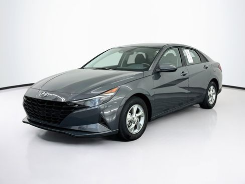Used 2023 Hyundai Elantra SE w/ Cargo Package FWD image 3