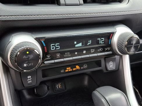 Used 2024 Toyota RAV4 XLE FWD image 17