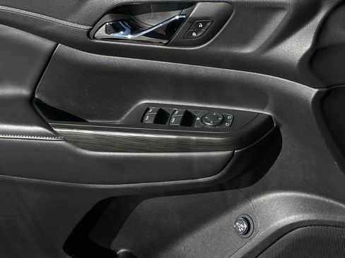 Used 2023 GMC Acadia SLT image 21