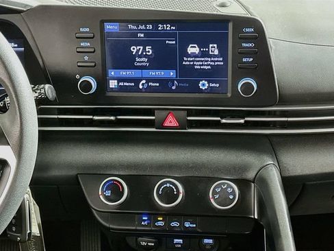 Used 2022 Hyundai Elantra SE FWD image 14
