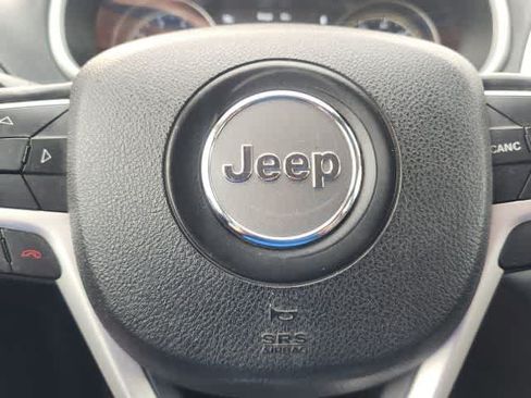 Used 2015 Jeep Cherokee Trailhawk w/ Leather Interior Group AWD/4WD image 32