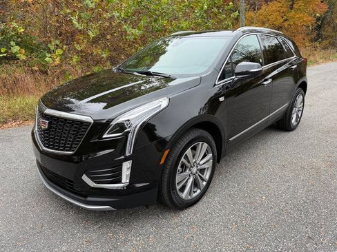 Used 2025 Cadillac XT5 Premium Luxury image 2