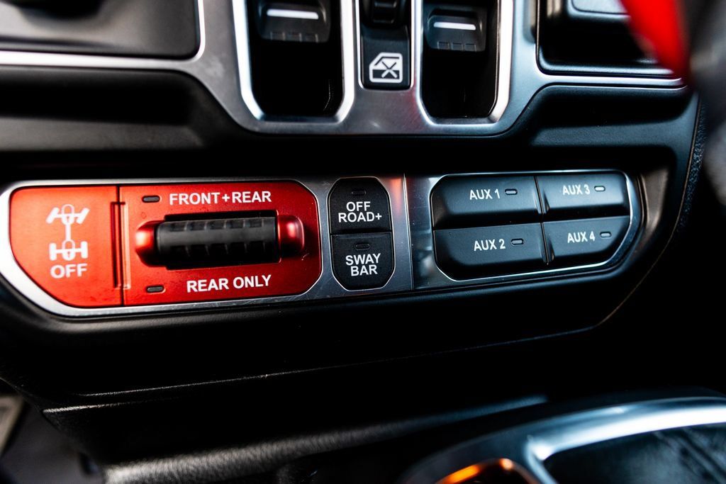 Used 2024 Jeep Wrangler Unlimited Rubicon AWD/4WD image 31