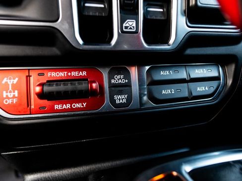 Used 2024 Jeep Wrangler Unlimited Rubicon AWD/4WD image 31