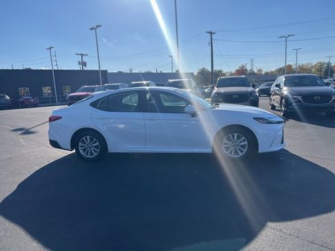 Used 2025 Toyota Camry LE image 4