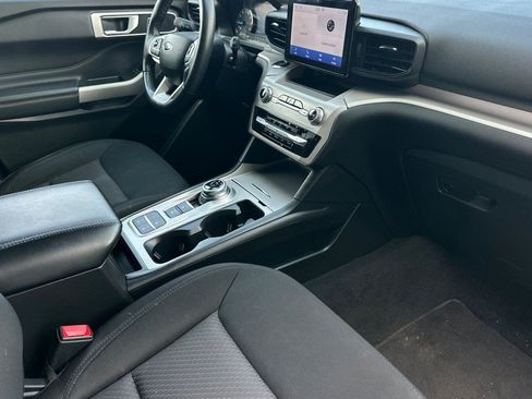 Used 2023 Ford Explorer XLT image 18