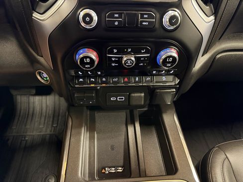 Used 2019 GMC Sierra 1500 SLT w/ SLT Premium Plus Package AWD/4WD image 20