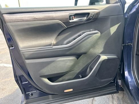 Used 2021 Toyota Highlander Limited image 18