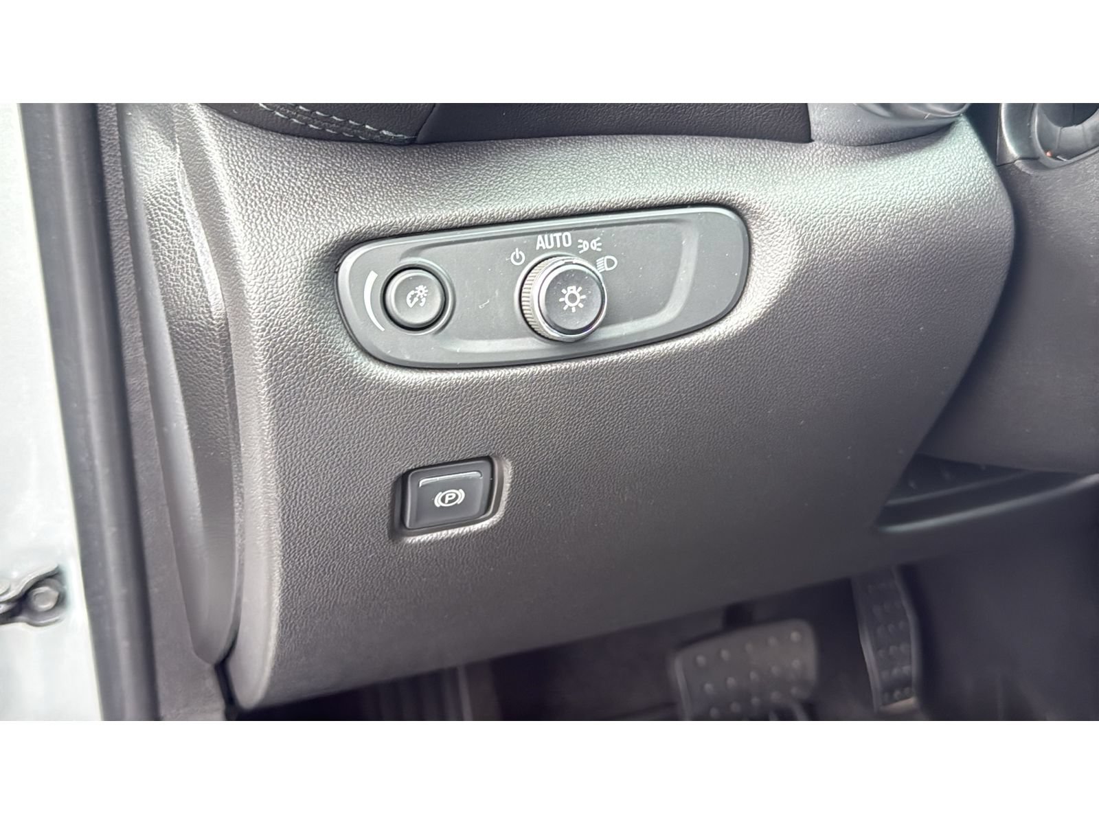 Used 2020 Chevrolet Blazer LT FWD image 15