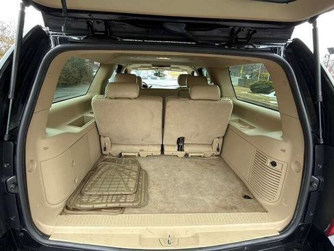 Used 2010 Chevrolet Suburban LT image 27