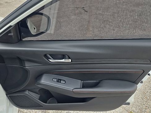 Used 2020 Nissan Altima 2.5 SR w/ Premium Package FWD image 20
