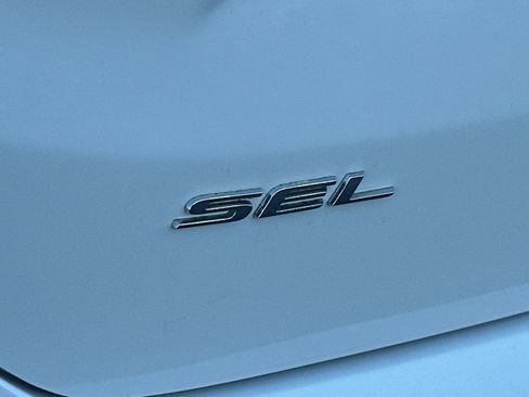 Used 2024 Ford Edge SEL image 32