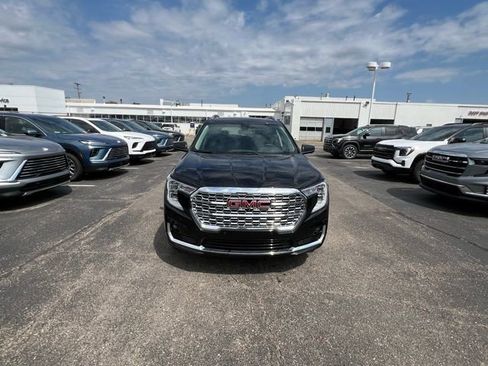Used 2024 GMC Terrain Denali w/ Denali Premium Package AWD/4WD image 9