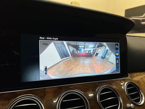 Used 2017 Mercedes-Benz E 300 image 27