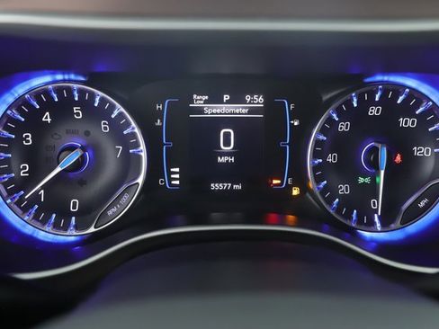 Used 2024 Chrysler Voyager LX image 21