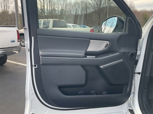 New 2026 Ford Expedition Active image 17