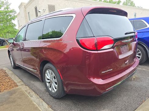 Used 2018 Chrysler Pacifica Touring-L Plus FWD image 5