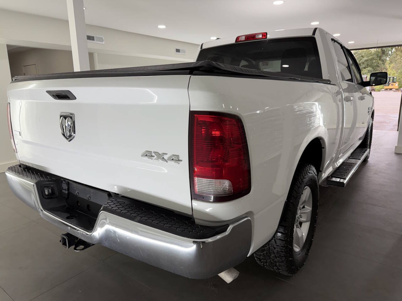 Used 2021 RAM 1500 Classic SLT AWD/4WD image 7