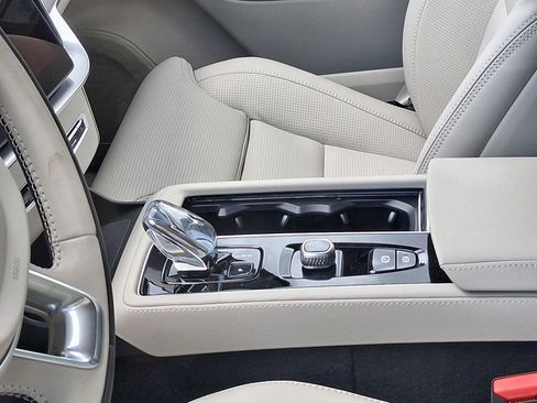 New 2026 Volvo XC90 B6 Ultra w/ Protection Package AWD/4WD image 9