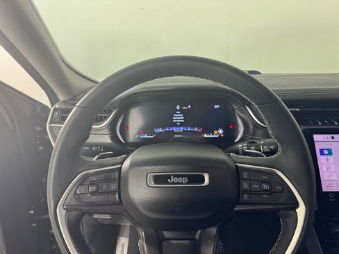 Used 2023 Jeep Grand Cherokee L Limited w/ Luxury Tech Group II image 22