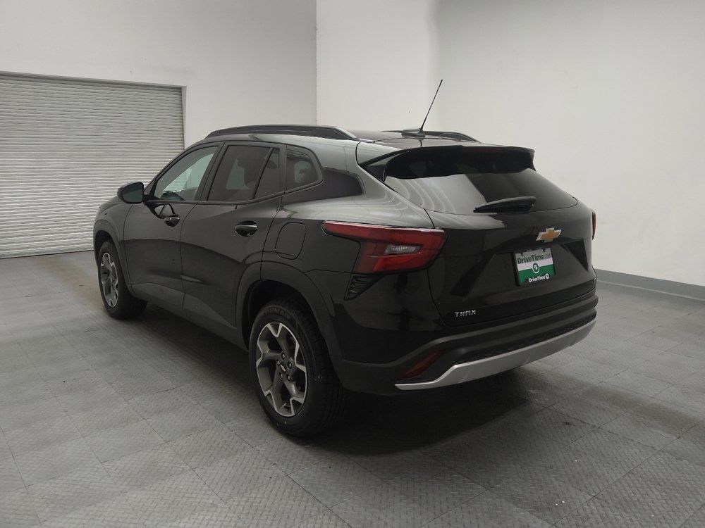 Used 2025 Chevrolet Trax LT w/ LT Convenience Package FWD image 5