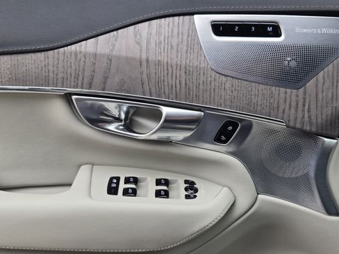 Used 2023 Volvo XC90 T8 Ultimate w/ Lounge Package image 34