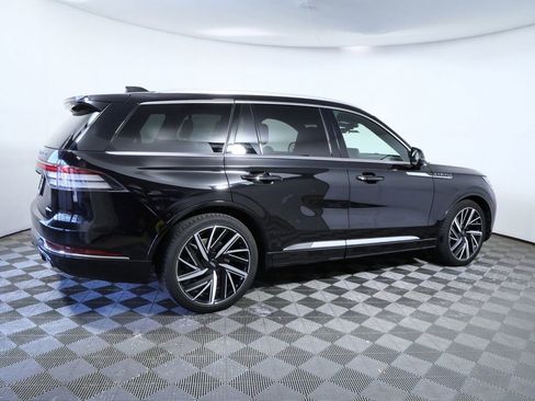 Certified 2025 Lincoln Aviator Black Label AWD/4WD image 9