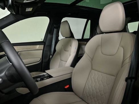 New 2026 Volvo XC90 B6 Plus w/ Protection Package Premier image 5