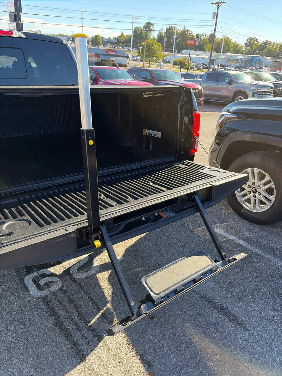 Used 2020 Ford F150 Platinum w/ Equipment Group 701A Luxury AWD/4WD image 38