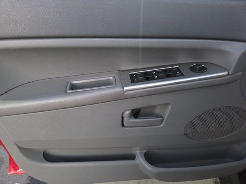 Used 2006 Jeep Grand Cherokee Laredo AWD/4WD image 7