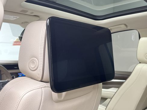 Used 2021 GMC Yukon XL Denali w/ Denali Premium Package image 8