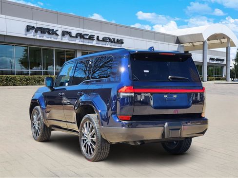 Used 2024 Lexus GX 550 w/ Accessory Package (2T) image 4