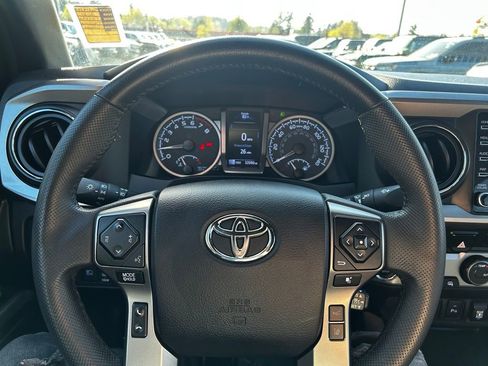 Used 2021 Toyota Tacoma Limited AWD/4WD image 12