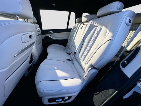 New 2027 BMW X7 xDrive40i w/ Executive Package AWD/4WD image 18