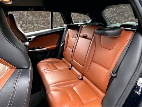 Used 2016 Volvo V60 T5 Premier w/ Climate Package image 24