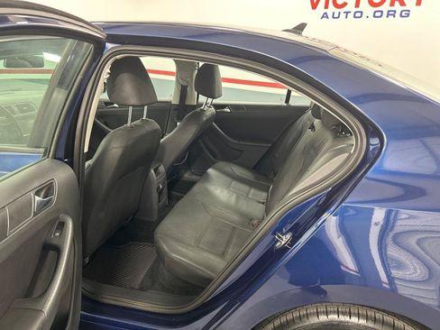 Used 2011 Volkswagen Jetta SE FWD image 10