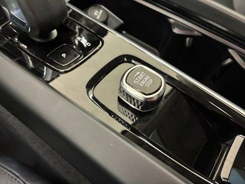 Used 2024 Volvo XC60 B5 Core image 24