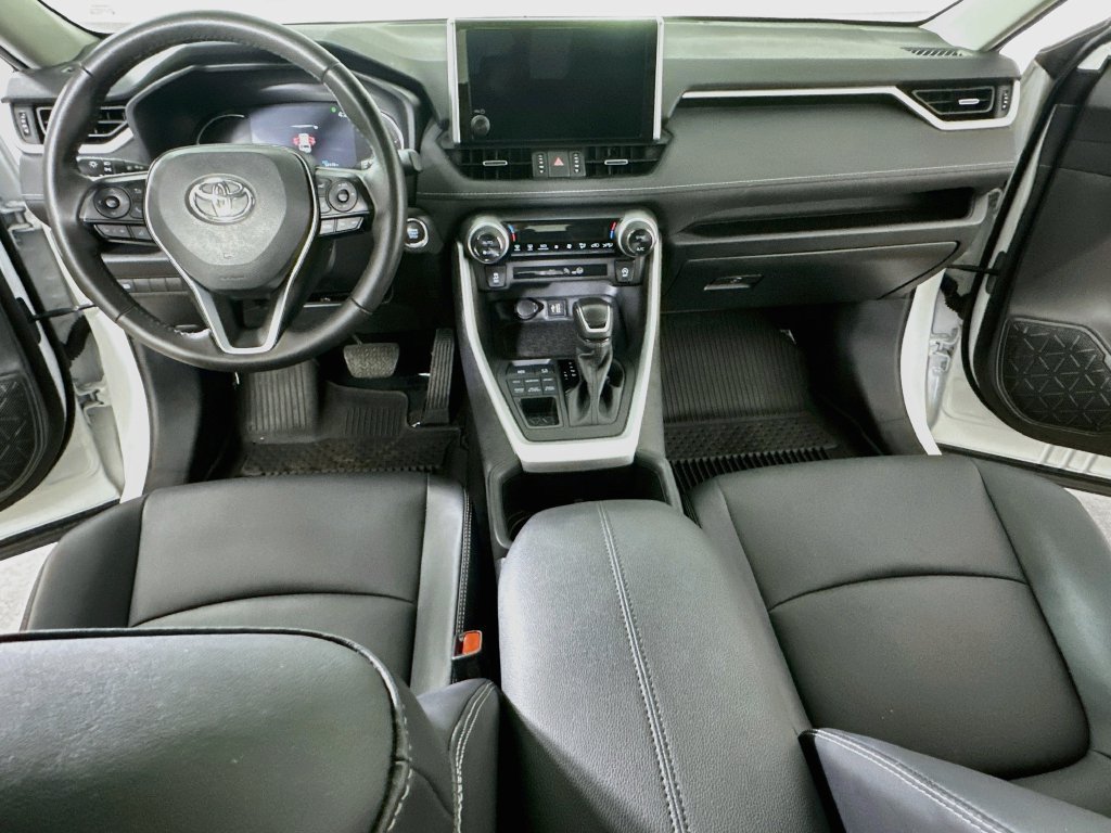 Used 2025 Toyota RAV4 XLE Premium AWD/4WD image 18