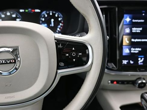 Used 2020 Volvo S60 T5 Momentum FWD image 21