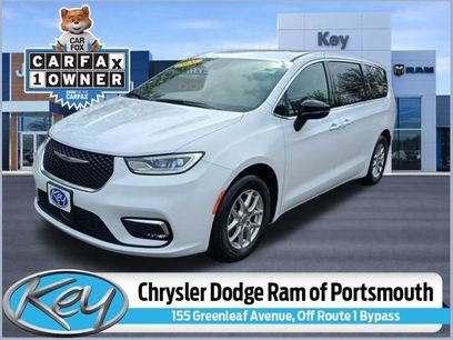 Used 2024 Chrysler Pacifica Touring