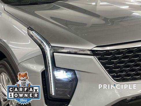 Used 2024 Cadillac XT4 Premium Luxury image 9
