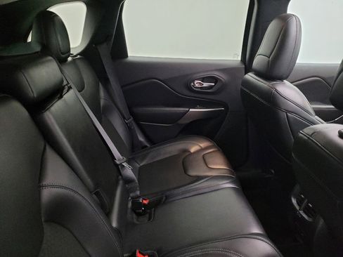 Used 2019 Jeep Cherokee Latitude Plus image 19