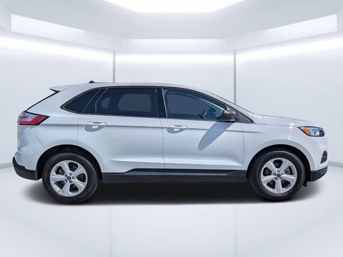Used 2020 Ford Edge SE FWD image 2