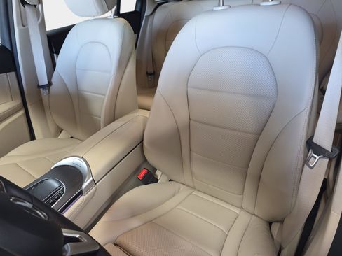 Used 2021 Mercedes-Benz GLC 300 4MATIC image 15