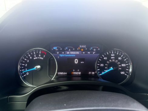 Used 2020 Ford Expedition XLT w/ Equipment Group 202A AWD/4WD image 18