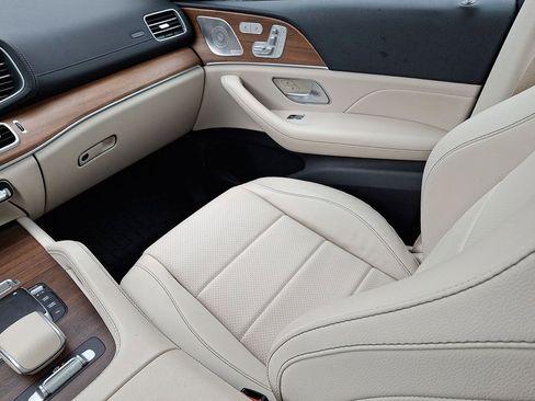 Used 2022 Mercedes-Benz GLS 450 4MATIC image 11