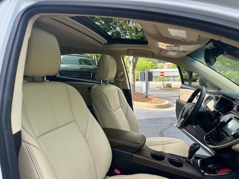 Used 2018 Toyota Avalon Limited w/ All Weather Liner Package FWD image 40