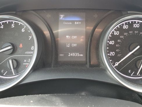 Used 2018 Toyota Camry LE FWD image 12