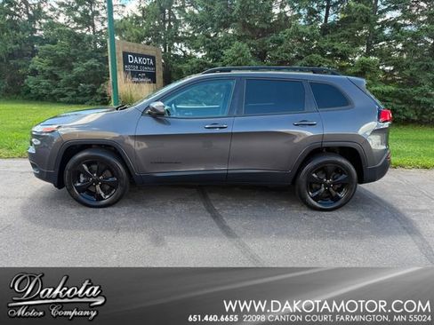 Used 2016 Jeep Cherokee Latitude w/ Comfort/Convenience Group AWD/4WD image 1