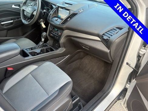 Used 2017 Ford Escape SE w/ Equipment Group 201A AWD/4WD image 40